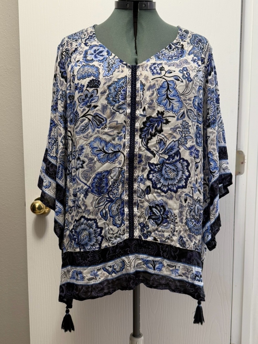 Democracy Boho Floral Kimono Sleeve Blouse Blue White Tassel V-Neck Top Size 2X
